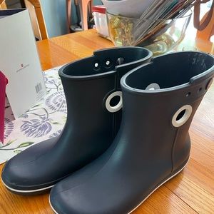 Crocks size 7–71/2 boots they fit 7 and 7 1/2